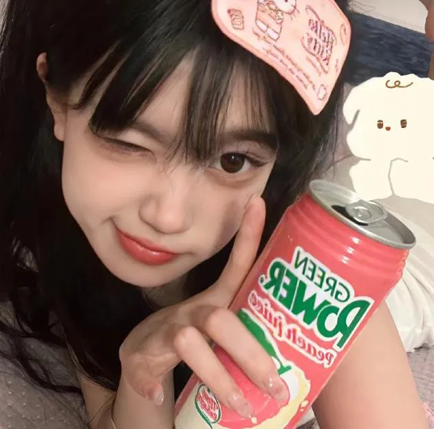 穿粉红色裤子的男孩